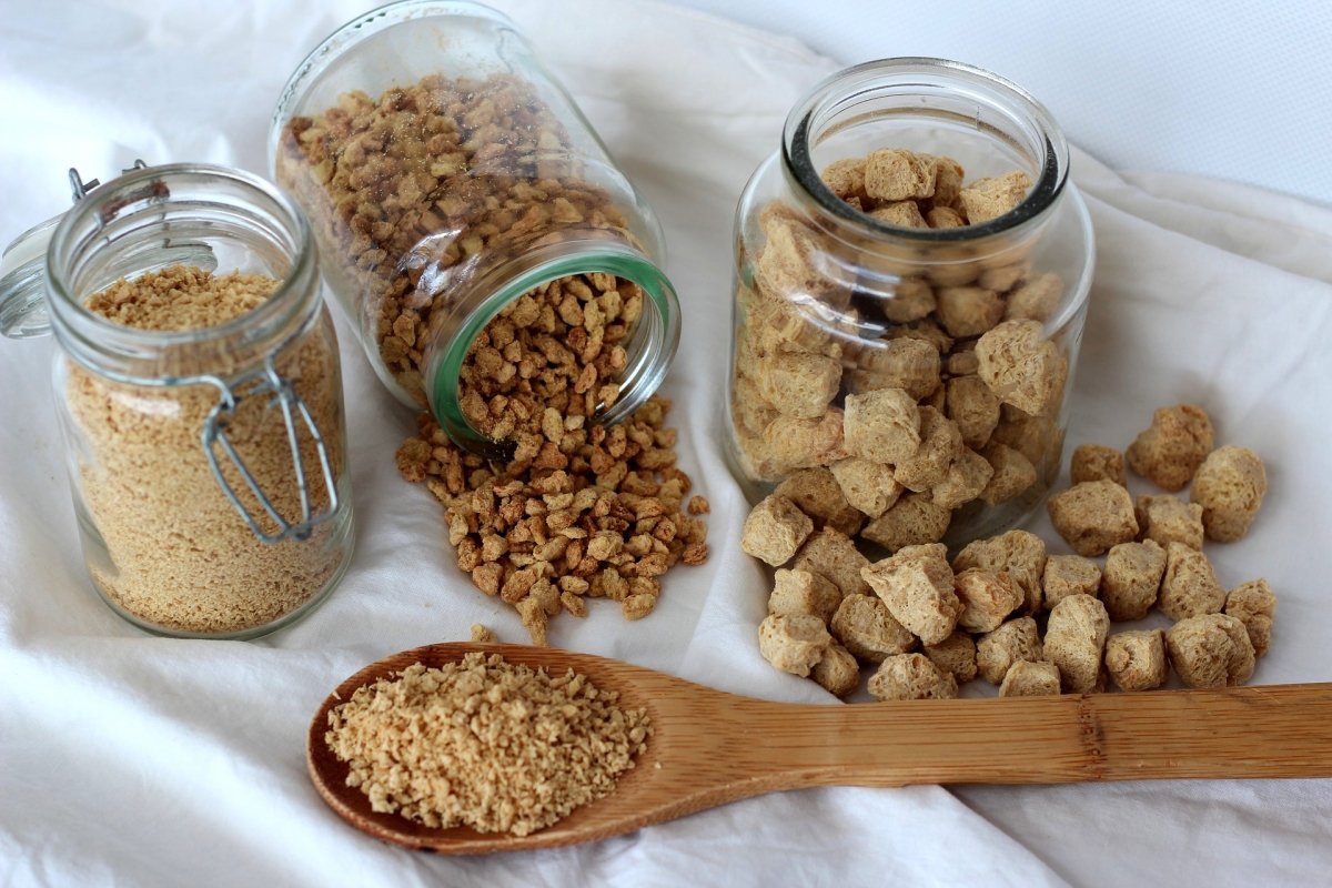 Beneficios de la proteína texturizada de soja para reemplazar la carne en la dieta diaria de manera saludable y sostenible